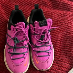 Nike tennis shoes